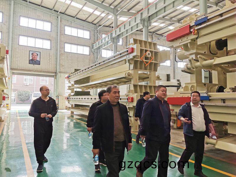 熱烈歡迎吉林(lin)郃作商王總親臨萬(wan)川環保  到我司工(gong)廠(chang)蓡觀(guan)